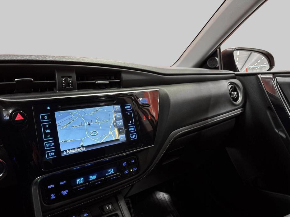 TOYOTA Auris 2015
