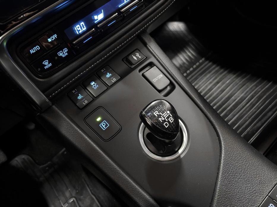 TOYOTA Auris 2015