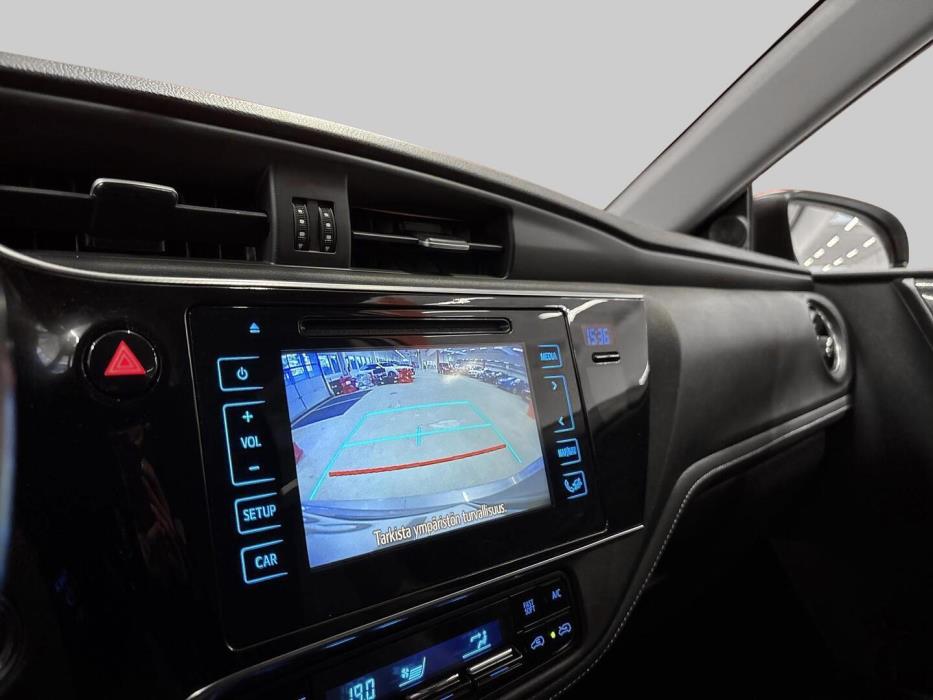 TOYOTA Auris 2015