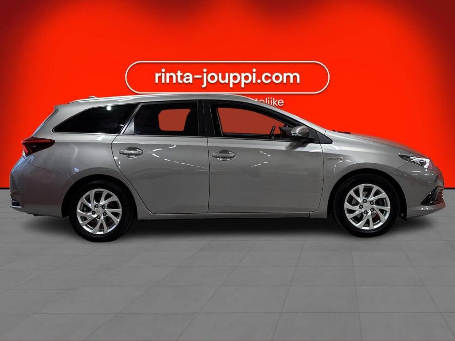 TOYOTA Auris 2015