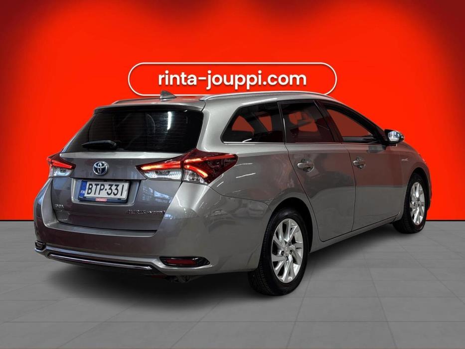 TOYOTA Auris 2015