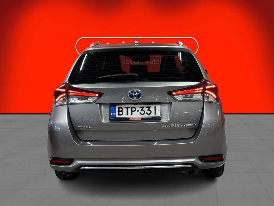 TOYOTA Auris 2015