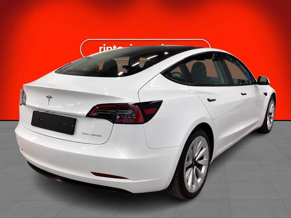 TESLA MODEL 3 2023