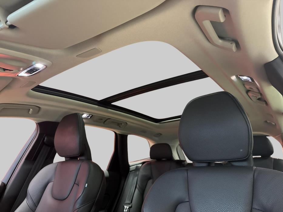 VOLVO XC60 2021