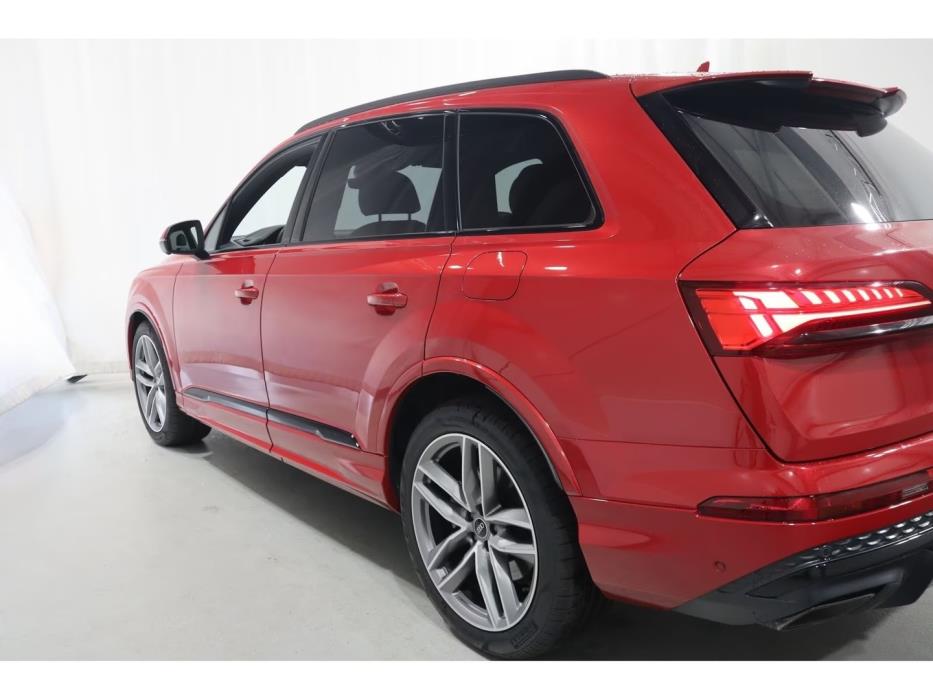 AUDI Q7 2024