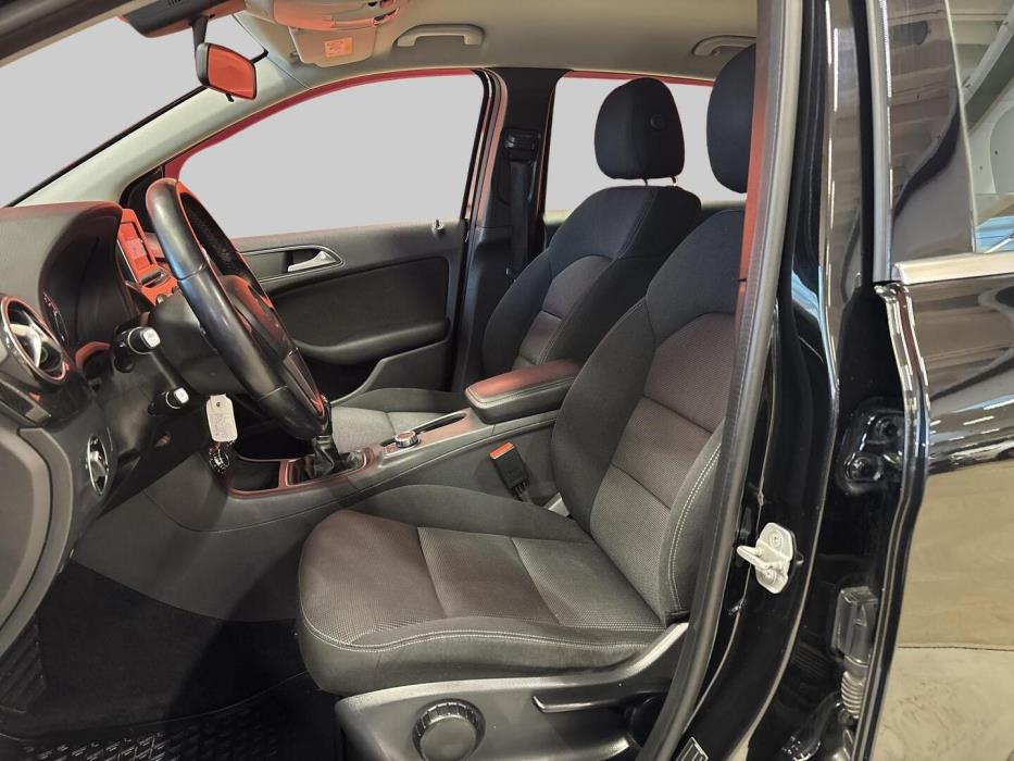 MERCEDES-BENZ B 2013