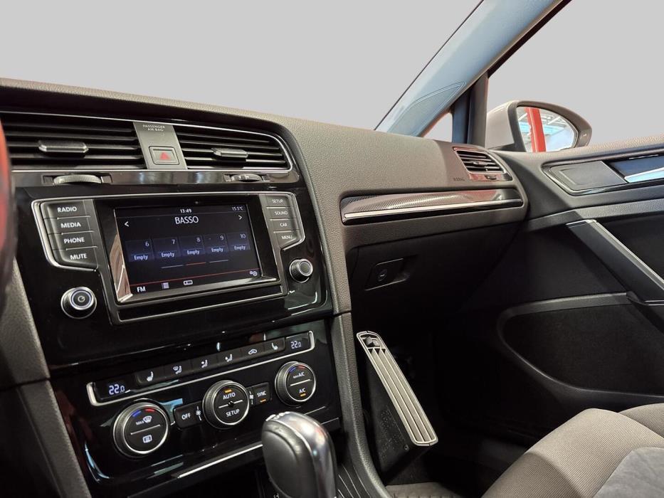 VOLKSWAGEN Golf 2014