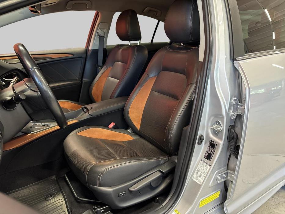 TOYOTA Avensis 2018