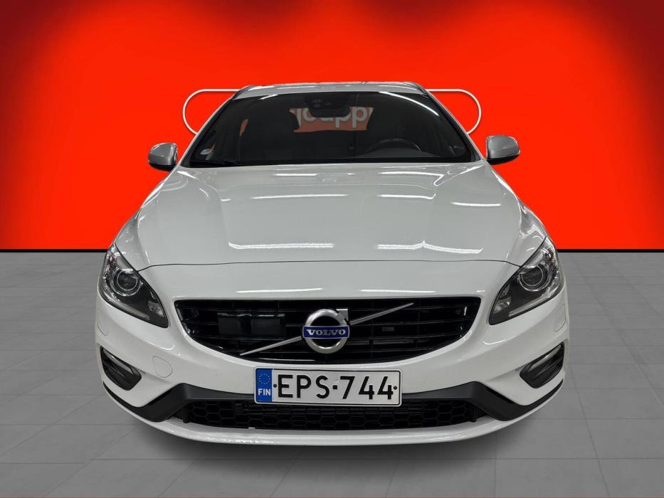 VOLVO V60 2015
