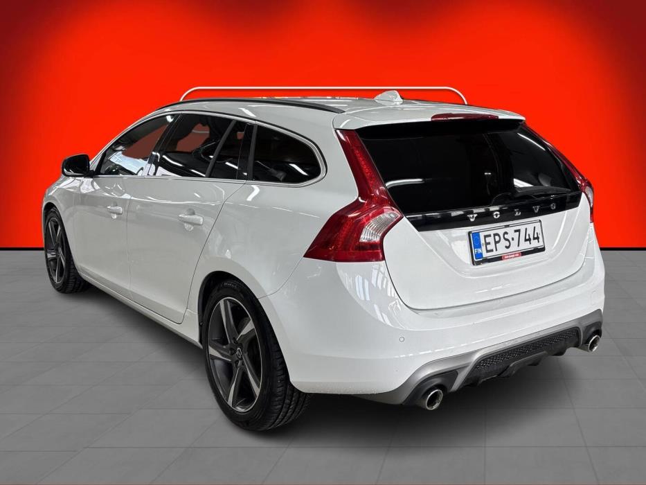 VOLVO V60 2015