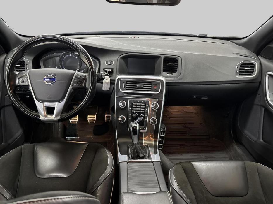 VOLVO V60 2015