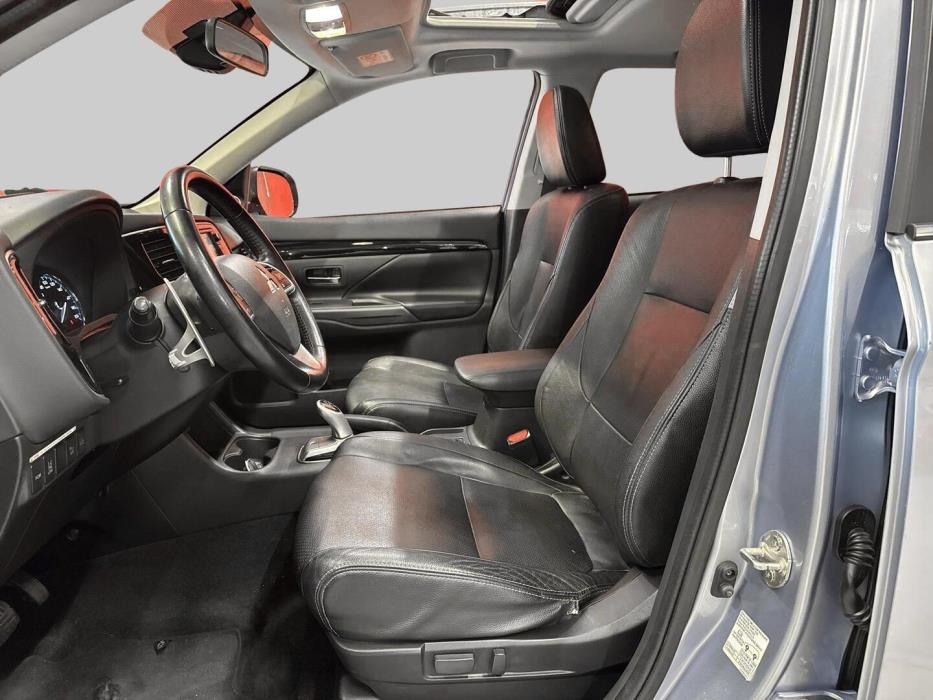 MITSUBISHI Outlander PHEV 2014