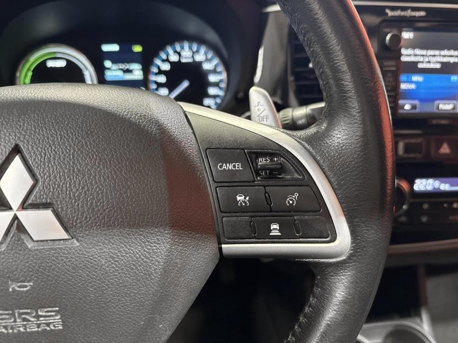 MITSUBISHI Outlander PHEV 2014