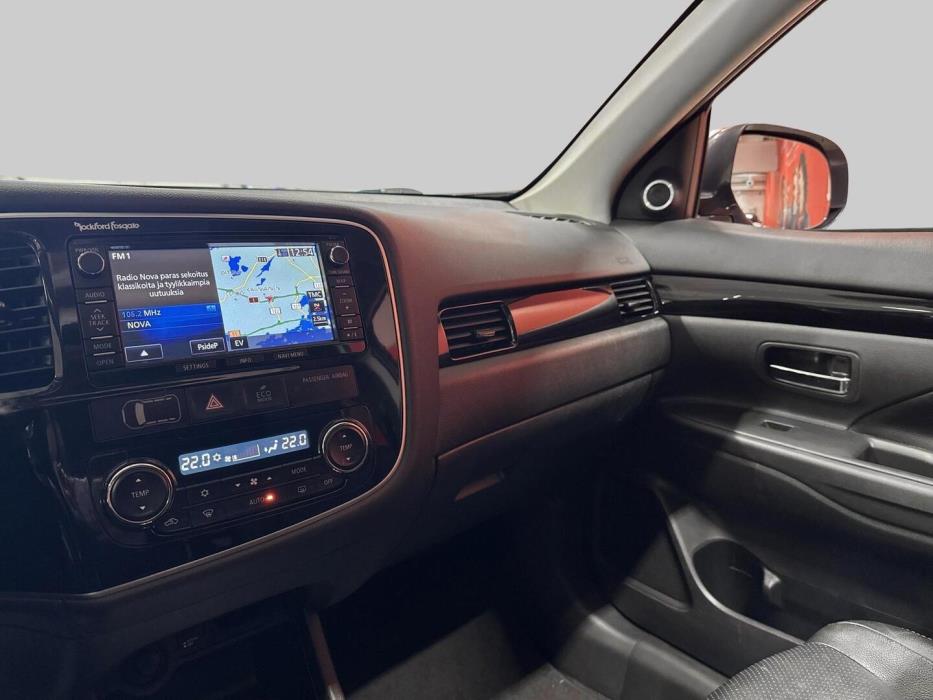 MITSUBISHI Outlander PHEV 2014