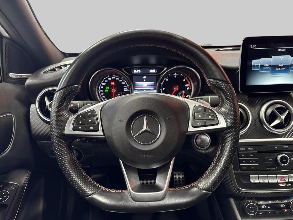 MERCEDES-BENZ A 2016