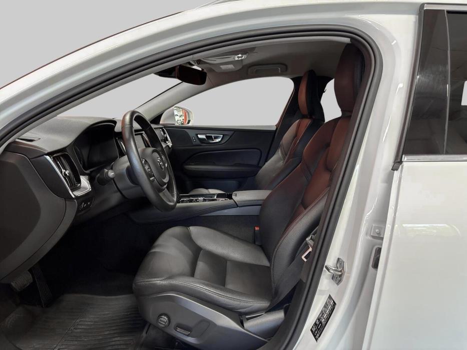VOLVO V60 2021