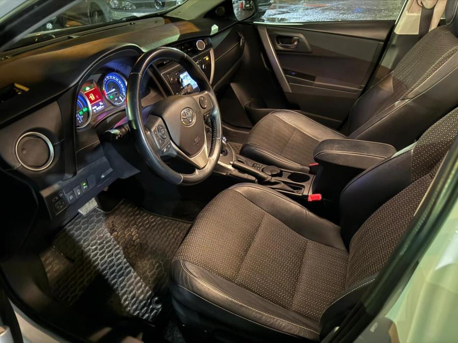 TOYOTA Auris 2014