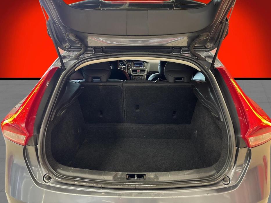 VOLVO V40 2014