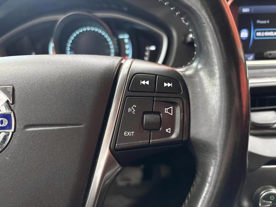 VOLVO V40 2014