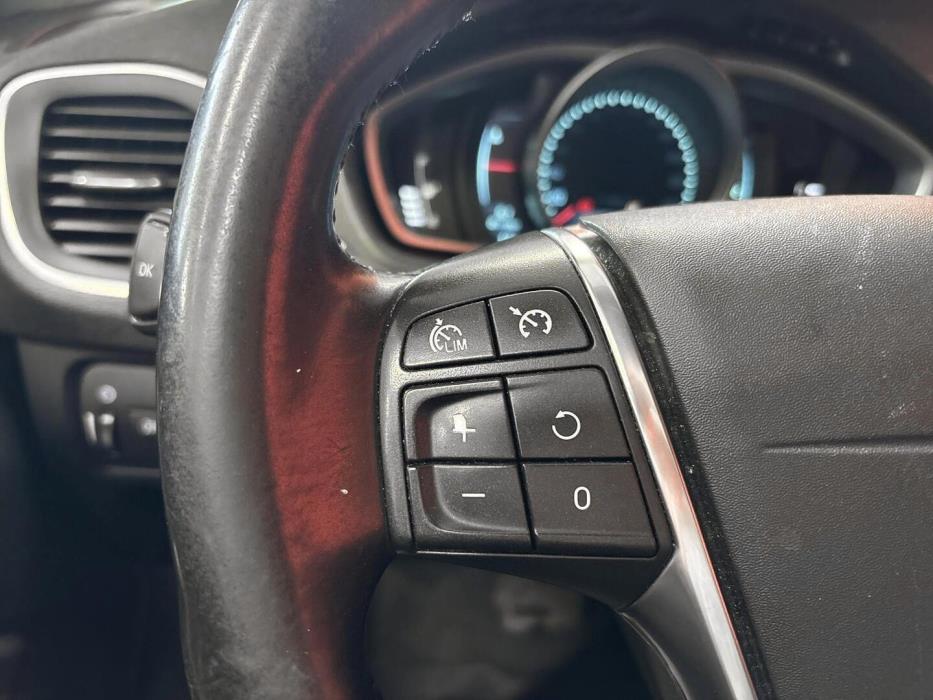 VOLVO V40 2014