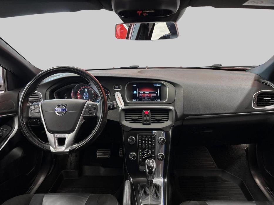 VOLVO V40 2016