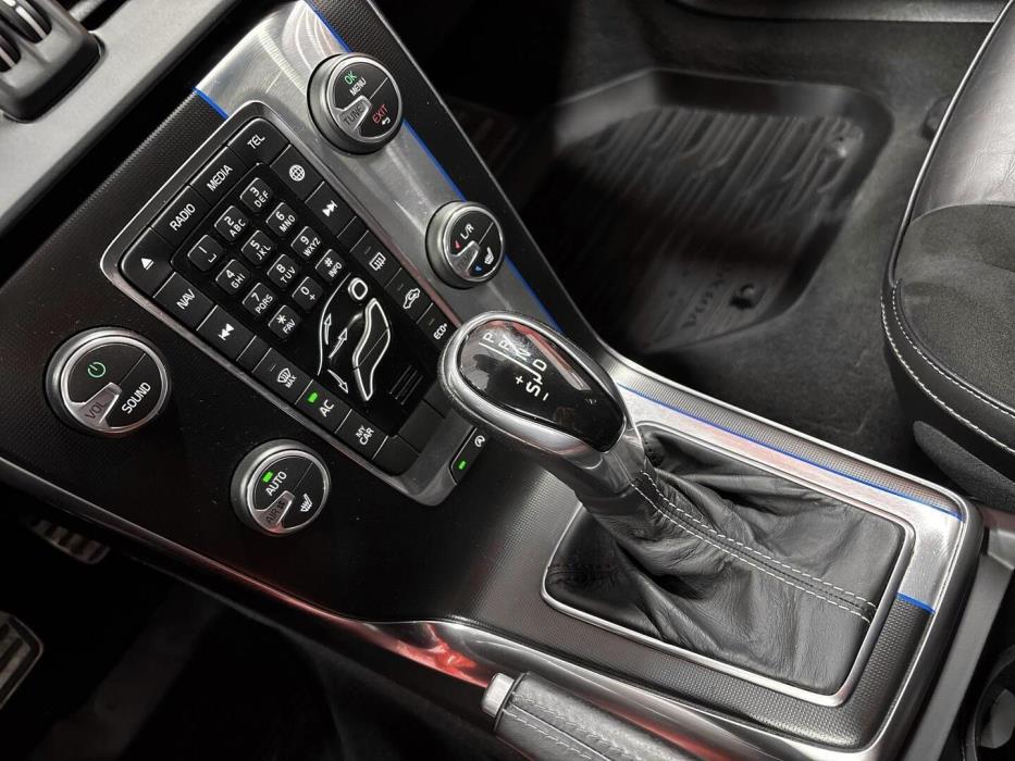 VOLVO V40 2016