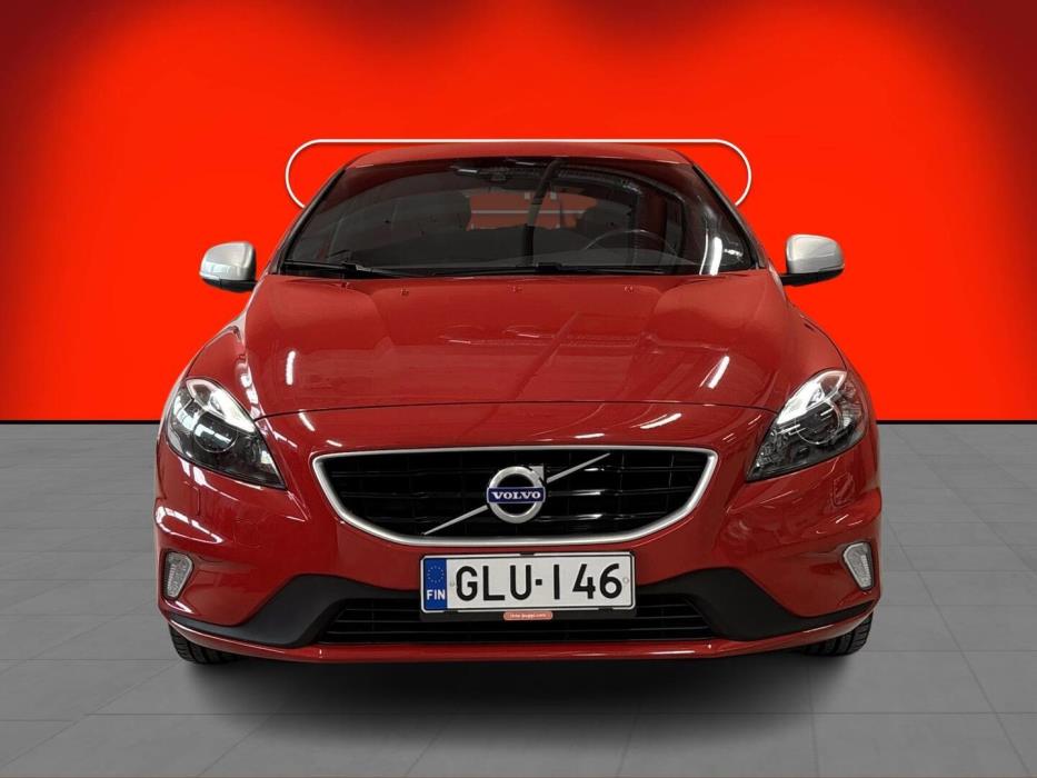 VOLVO V40 2016