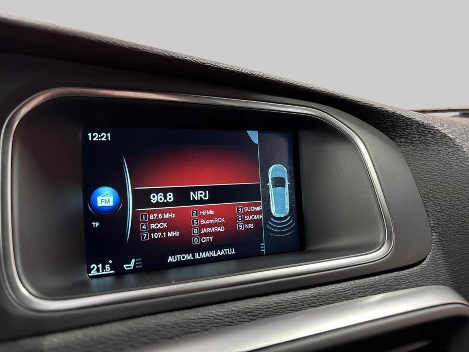 VOLVO V40 2016