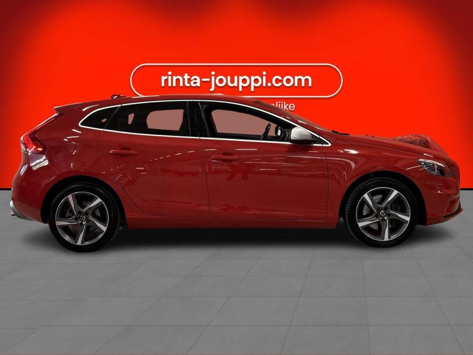 VOLVO V40 2016
