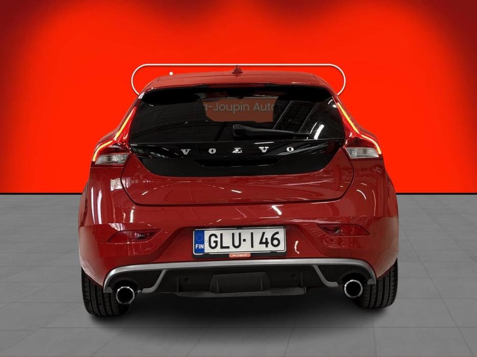 VOLVO V40 2016