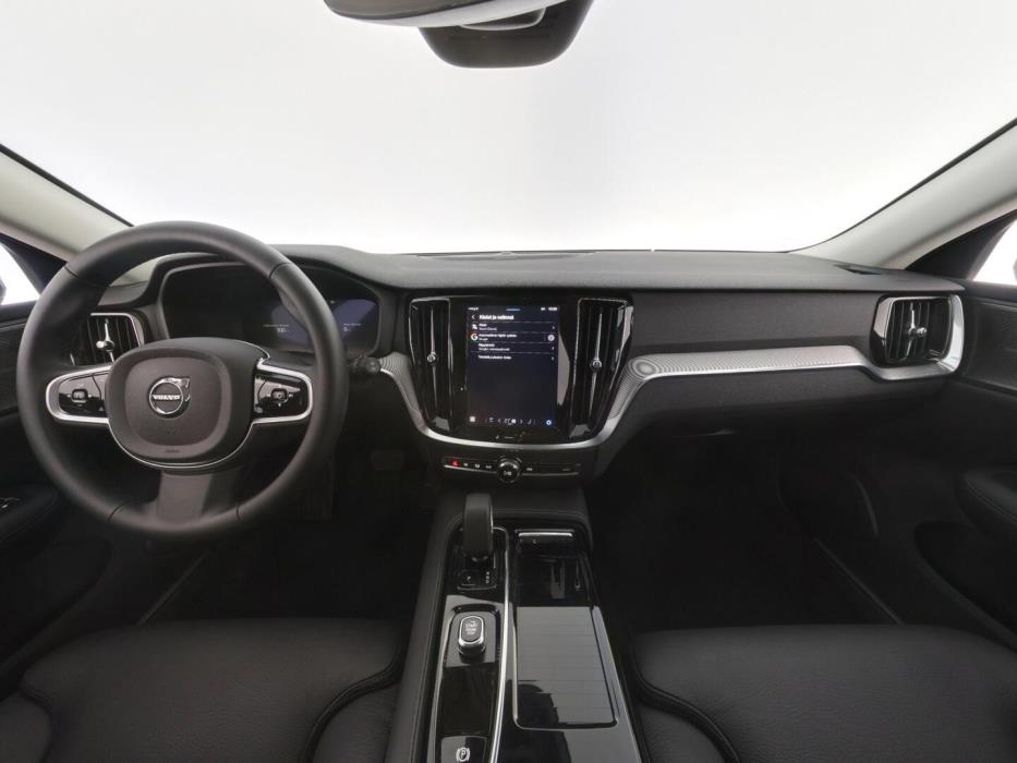 VOLVO V60 2025