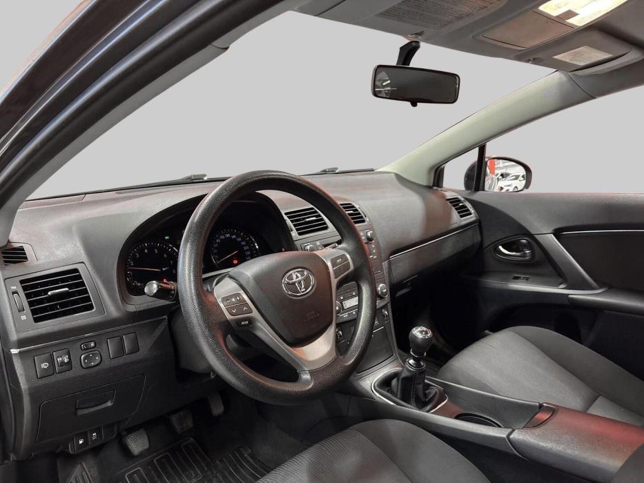 TOYOTA Avensis 2010