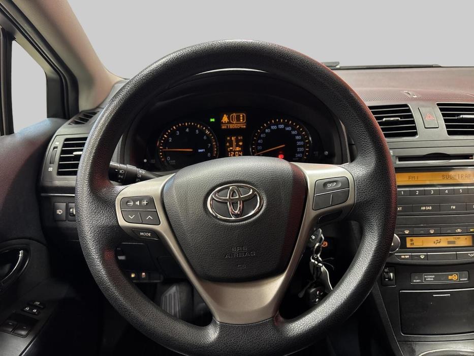 TOYOTA Avensis 2010