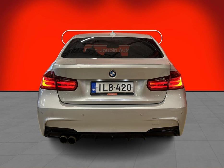 BMW 330 2012