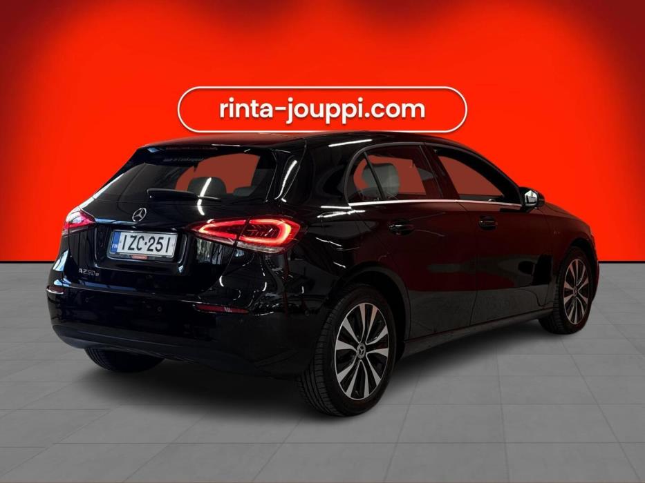MERCEDES-BENZ A 2021
