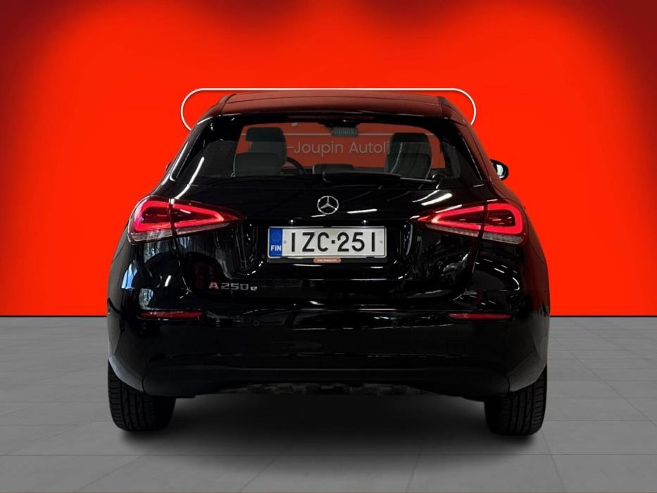 MERCEDES-BENZ A 2021