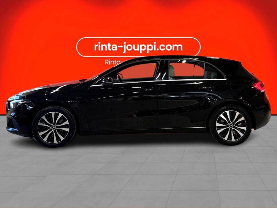 MERCEDES-BENZ A 2021