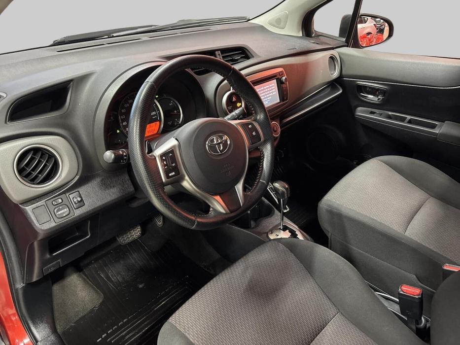 TOYOTA Yaris 2013