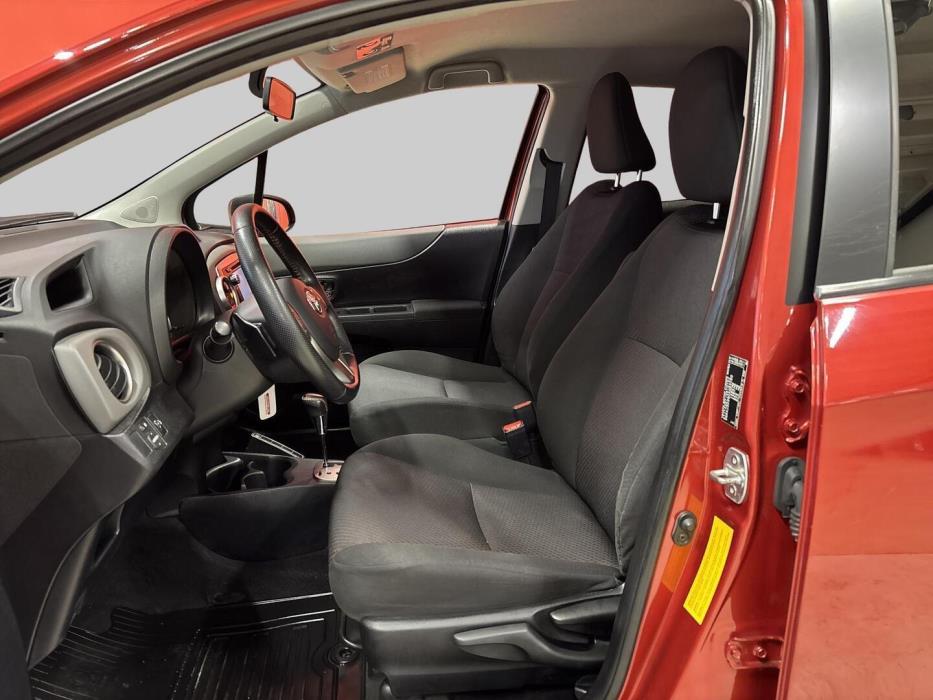 TOYOTA Yaris 2013