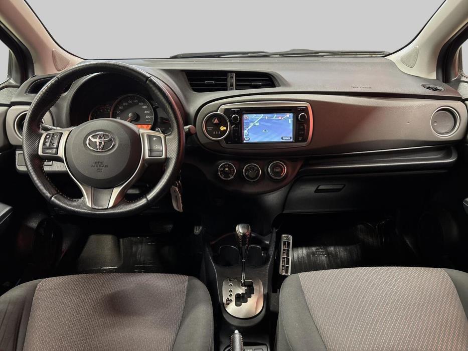 TOYOTA Yaris 2013