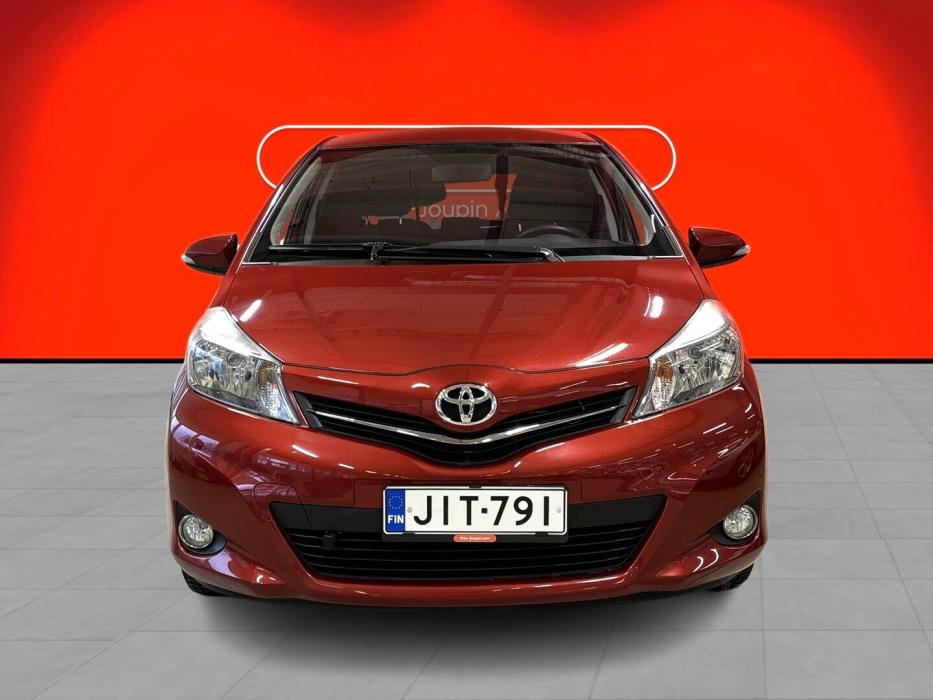 TOYOTA Yaris 2013