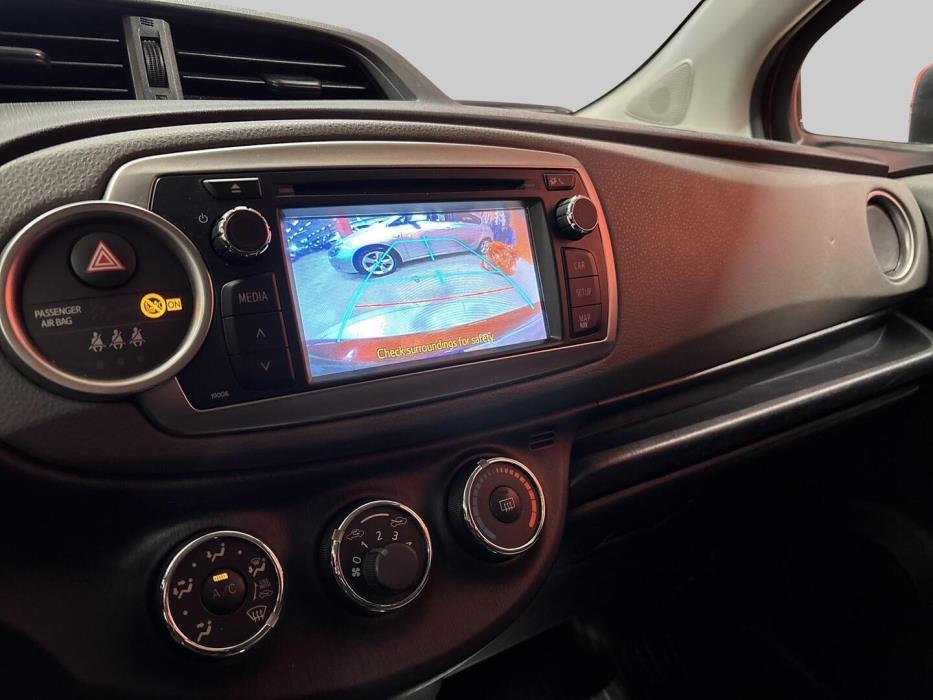 TOYOTA Yaris 2013