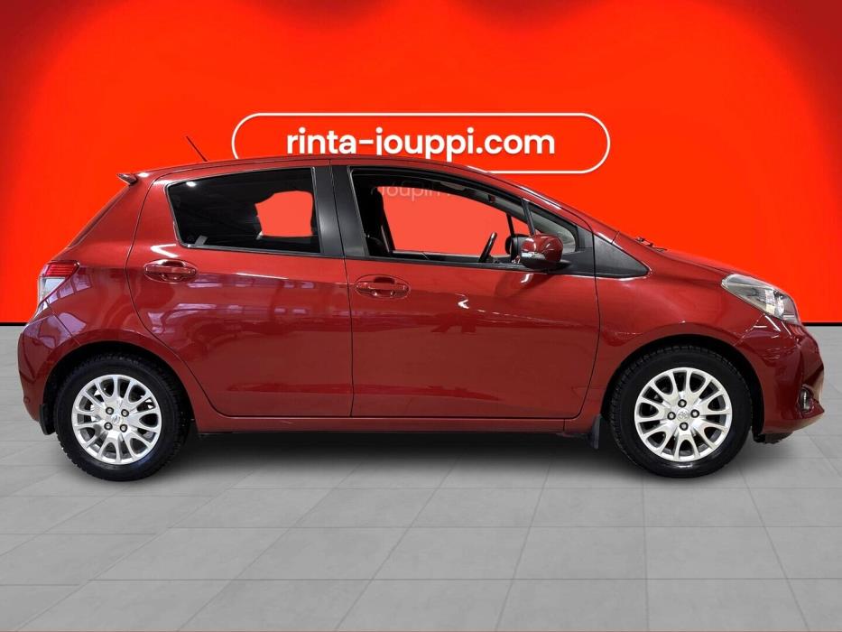TOYOTA Yaris 2013