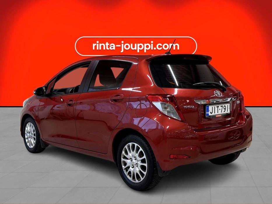TOYOTA Yaris 2013