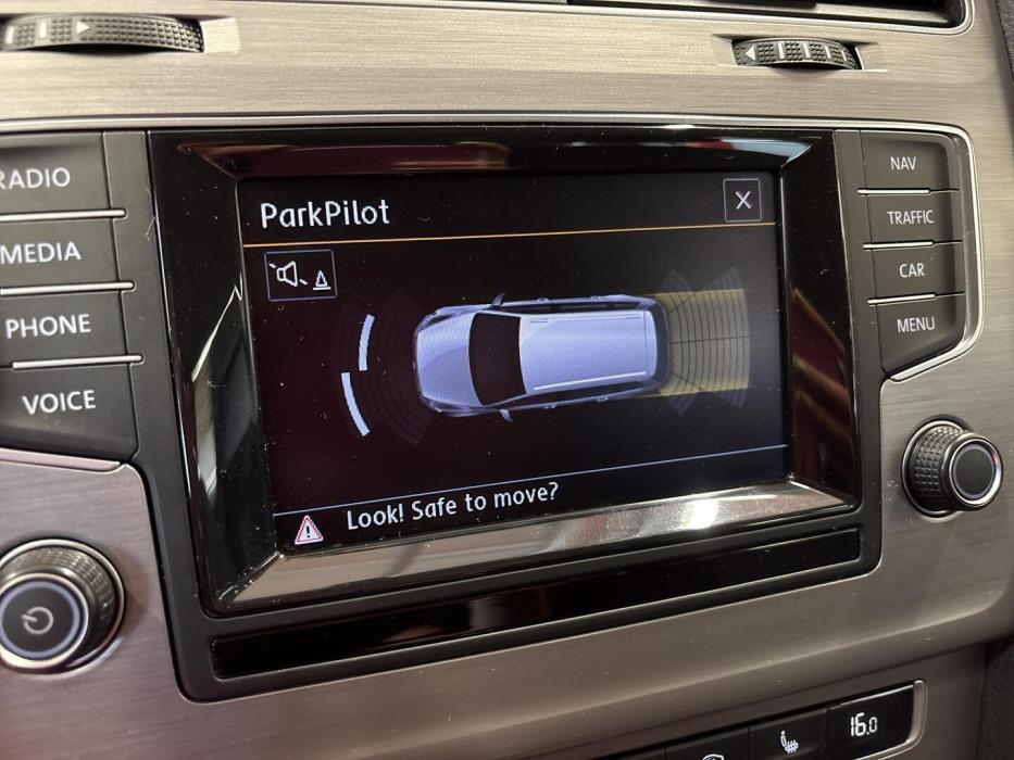 VOLKSWAGEN Golf 2014