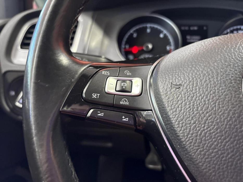 VOLKSWAGEN Golf 2014