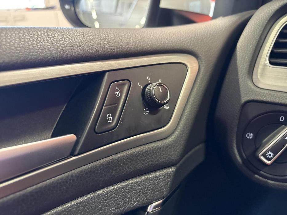 VOLKSWAGEN Golf 2014