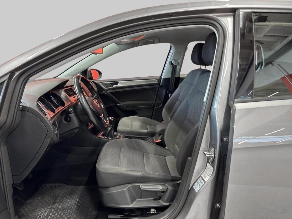 VOLKSWAGEN Golf 2015