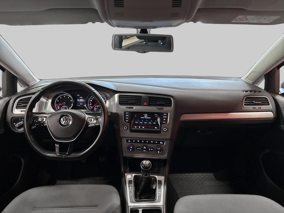 VOLKSWAGEN Golf 2015