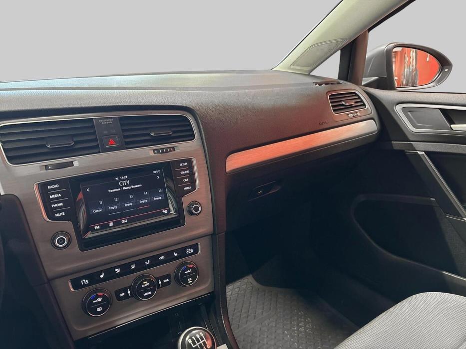 VOLKSWAGEN Golf 2015